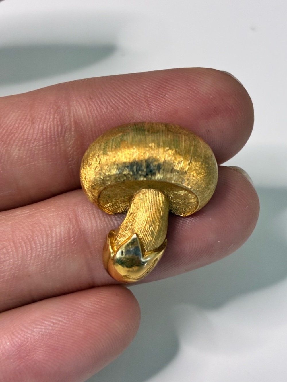 Gold-Tone Mushroom Brooch - Elegant Women's Jewelry Accent
